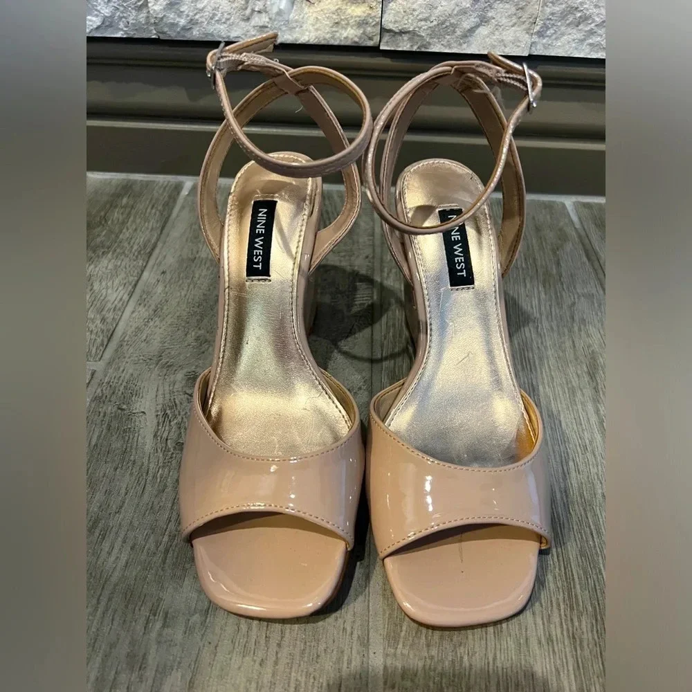 Nine West size 6 Patent Beige wedge heels